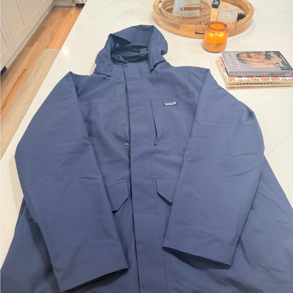 Patagonia Men's Hooded Waterproof Jacket in Navy Blue